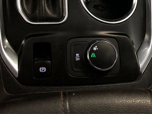 Used 2018 Chevrolet Traverse LT FWD image 25