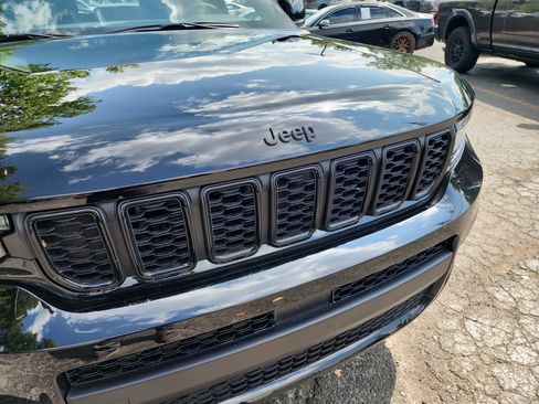 New 2025 Jeep Grand Cherokee L Altitude image 30