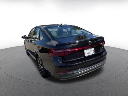 Used 2025 Volkswagen Jetta SE image 11