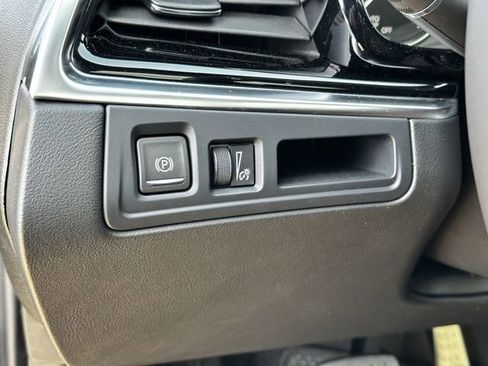 New 2025 Cadillac XT6 Luxury image 22