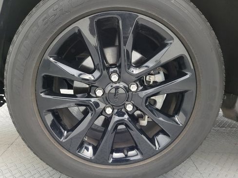 Used 2018 Jeep Grand Cherokee Altitude RWD image 31