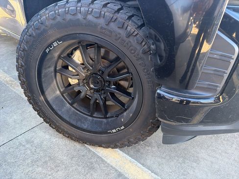 Used 2021 Chevrolet Silverado 1500 RST w/ Z71 Off-Road Package image 3