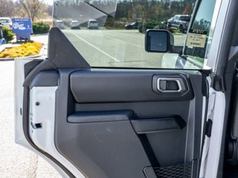 New 2025 Ford Bronco Badlands image 16