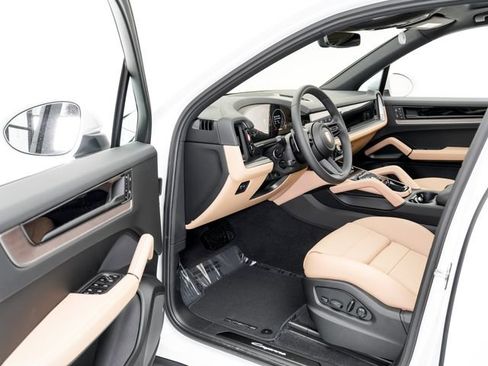 New 2026 Porsche Cayenne image 7