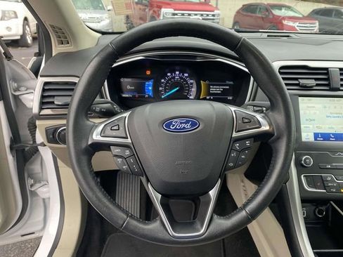 Used 2020 Ford Fusion SEL image 23