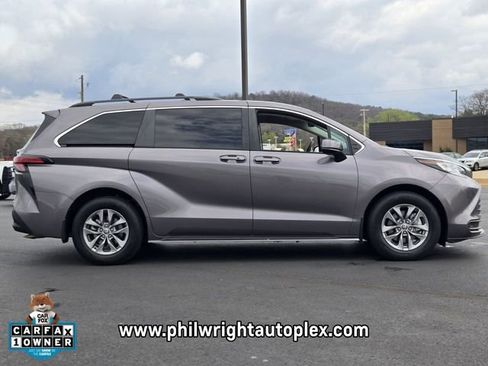 Used 2022 Toyota Sienna LE image 2