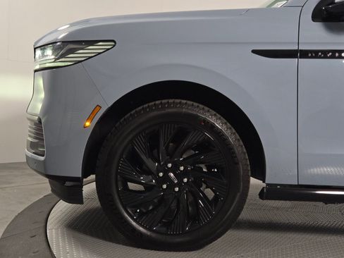 New 2026 Lincoln Navigator L Reserve AWD/4WD image 11