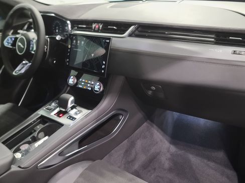 New 2026 Jaguar F-PACE SVR 575 Edition image 4