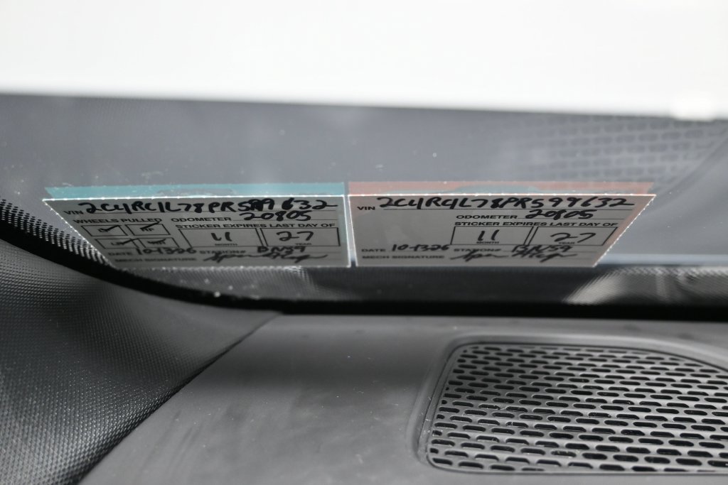 Used 2023 Chrysler Pacifica Touring-L w/ S Appearance Package FWD image 8