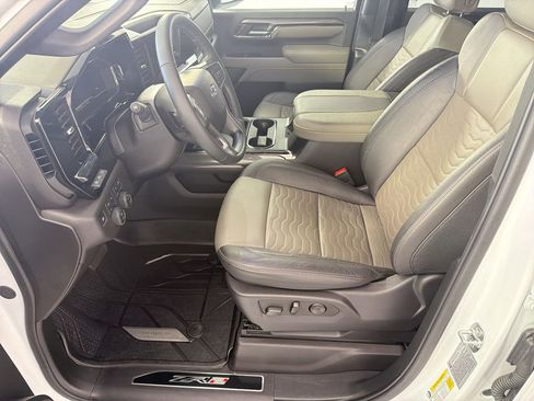 Used 2025 Chevrolet Silverado 2500 ZR2 w/ Technology Package image 5