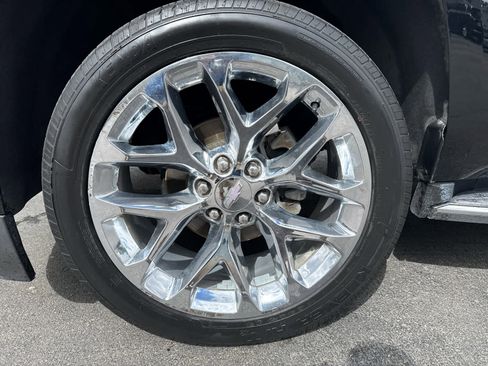 Used 2018 Chevrolet Suburban Premier w/ Max Trailering Package AWD/4WD image 9