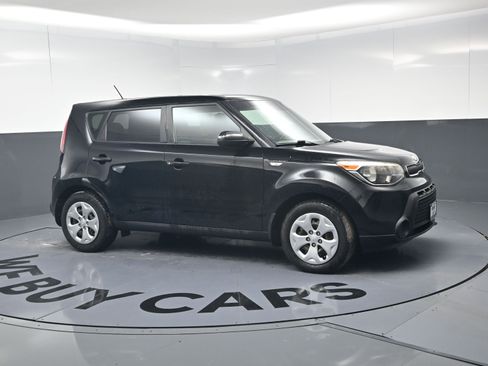 Used 2014 Kia Soul FWD image 2