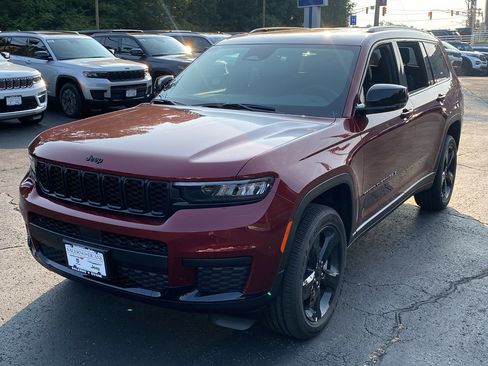 New 2025 Jeep Grand Cherokee L Altitude image 3