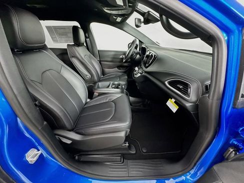 New 2026 Chrysler Pacifica Select image 31