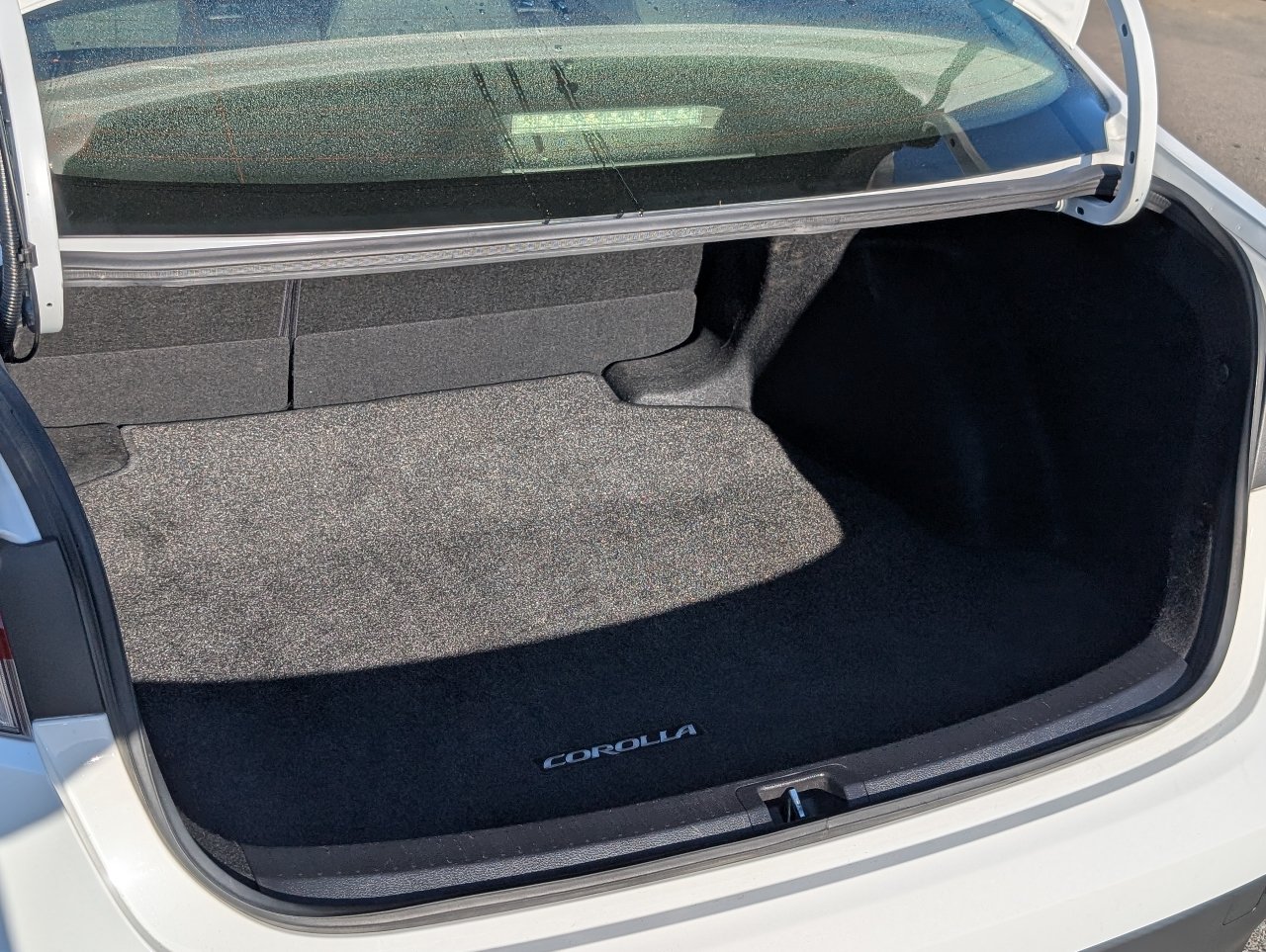 Used 2025 Toyota Corolla LE w/ Carpet Mat Package (TMS) FWD image 9