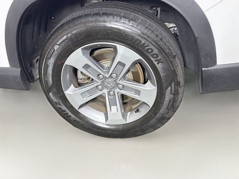 Used 2025 Honda Pilot EX-L image 11