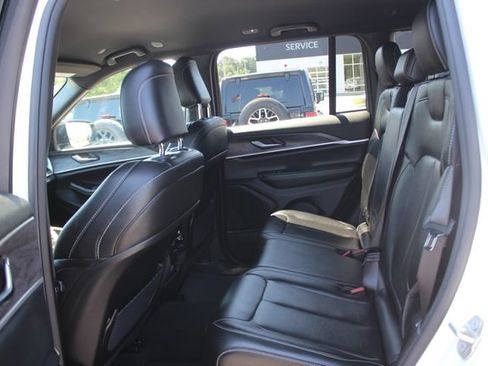Used 2024 Jeep Grand Cherokee Limited w/ Black Appearance Package AWD/4WD image 26
