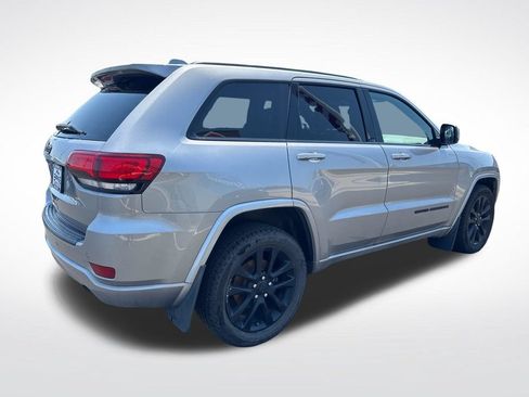 Used 2019 Jeep Grand Cherokee Altitude AWD/4WD image 5