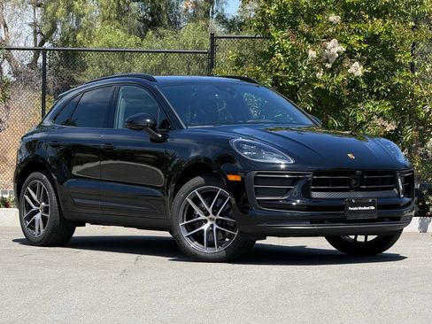 Used 2026 Porsche Macan image 9