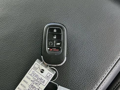 Used 2024 Honda Pilot Touring image 33