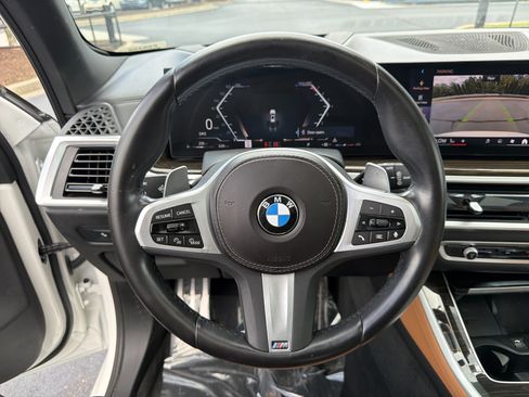 Used 2024 BMW X5 xDrive40i w/ M Sport Package AWD/4WD image 10