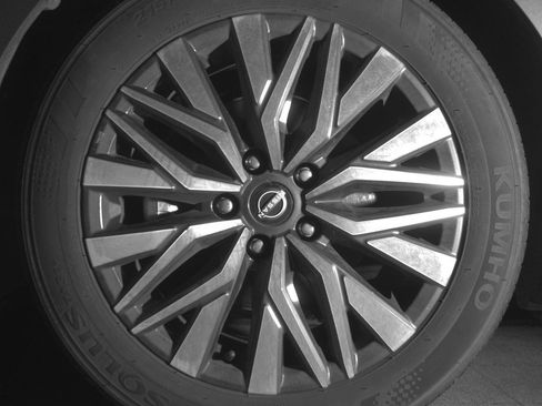 Used 2025 Nissan Altima 2.5 SV FWD image 12