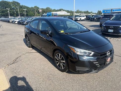Used 2025 Nissan Versa SV FWD image 3