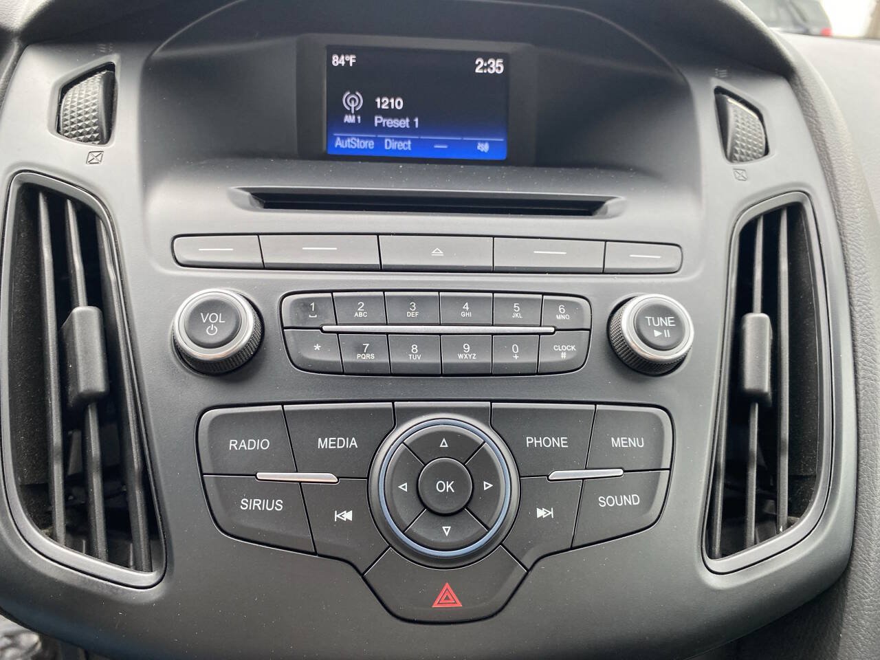 Used 2015 Ford Focus SE w/ Reverse Sensing Package FWD image 26