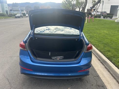 Used 2017 Hyundai Elantra Limited w/ Limited Tech Package 04 image 1