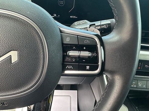 Used 2025 Kia Carnival SX w/ SX Dark Edition Package FWD image 23