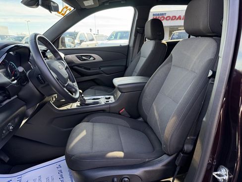 Used 2022 Chevrolet Traverse LT image 21