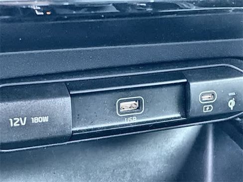 Used 2023 Kia Niro SX image 34