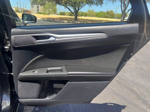 Used 2020 Ford Fusion SE image 23