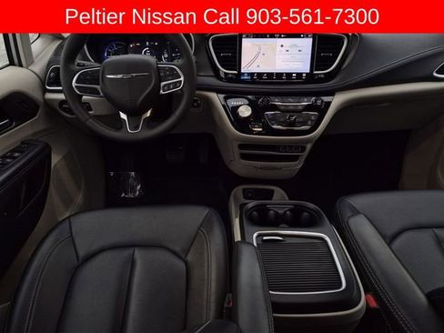 Used 2024 Chrysler Pacifica Limited FWD image 27