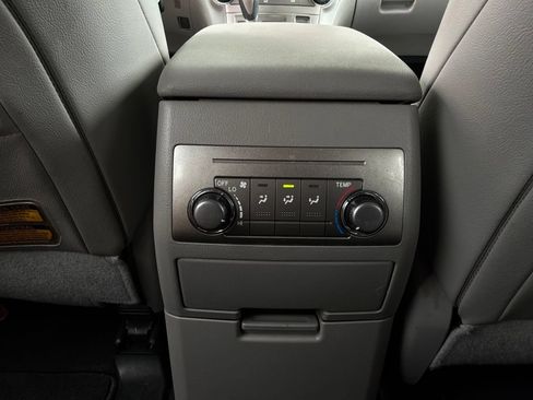 Used 2012 Toyota Highlander SE FWD image 14