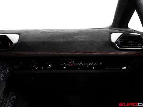 Used 2018 Lamborghini Huracan image 35