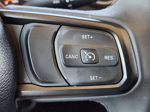 Used 2023 Jeep Gladiator Sport AWD/4WD image 14