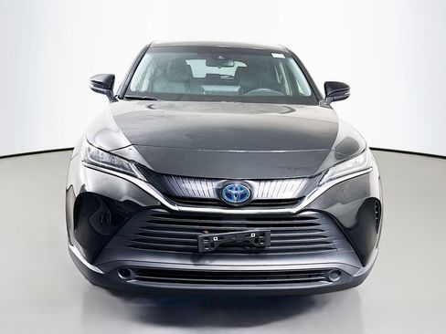 Used 2021 Toyota Venza LE image 2