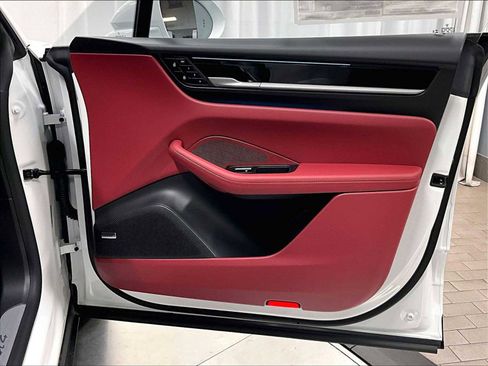 Used 2026 Porsche Macan 4 Electric image 30