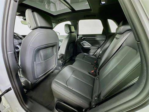 Used 2024 Audi Q3 2.0T Premium image 4