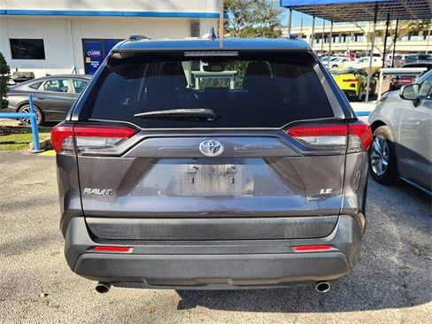 Used 2019 Toyota RAV4 LE image 10