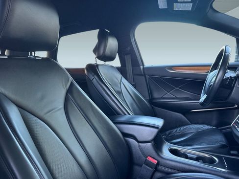 Used 2018 Lincoln MKC Select w/ Select Plus Package image 32