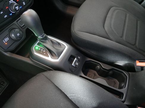 Used 2021 Jeep Renegade Latitude w/ Convenience Group image 24