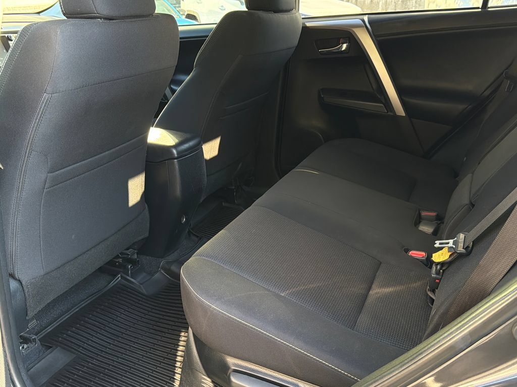 Used 2017 Toyota RAV4 XLE w/ Convenience Package AWD/4WD image 17