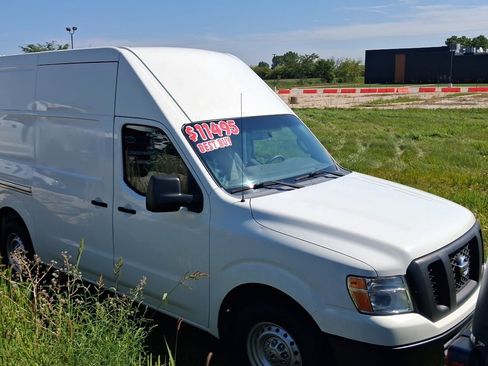 Used 2015 Nissan NV 2500 S w/ Power Package RWD image 3