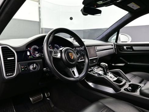 Certified 2021 Porsche Cayenne Turbo AWD/4WD image 4