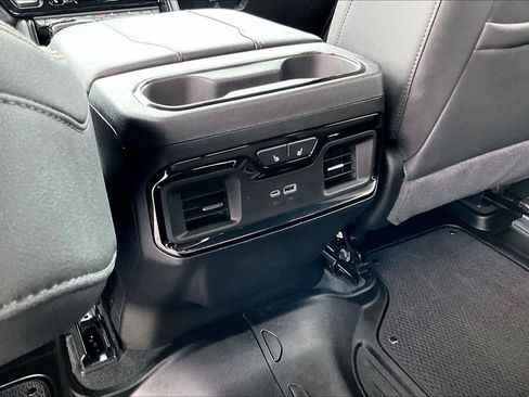Used 2024 GMC Sierra 1500 AT4 w/ Technology Package AWD/4WD image 33