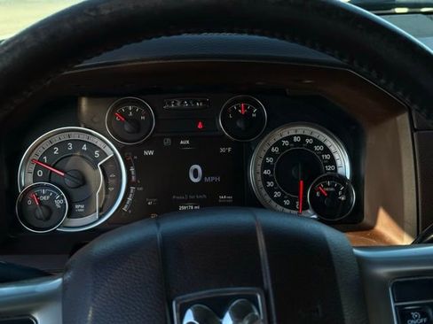 Used 2018 RAM 3500 Laramie w/ Convenience Group AWD/4WD image 9