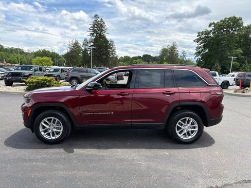 Used 2025 Jeep Grand Cherokee Laredo X w/ Luxury Tech Group I AWD/4WD image 7