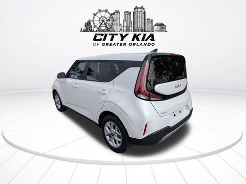 Certified 2025 Kia Soul LX w/ LX Technology Package FWD image 4